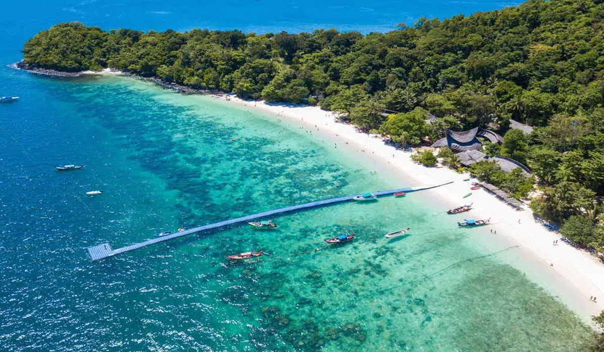 Pesona Keindahan Pantai Banana Beach yang Sangat Menakjubkan