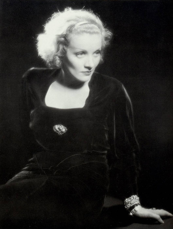 Marlene_Dietrich_b19