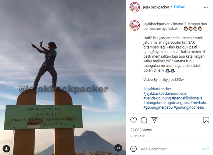 Pendaki panjat tugu puncak Triangulasi