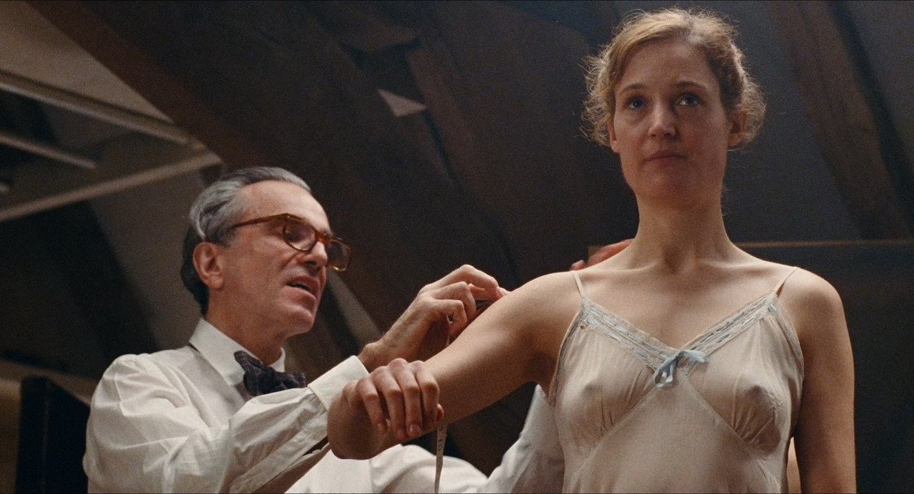 Phantom Thread (2017).mkv_snapshot_00.29.36_[2018.04.03_20.20.26