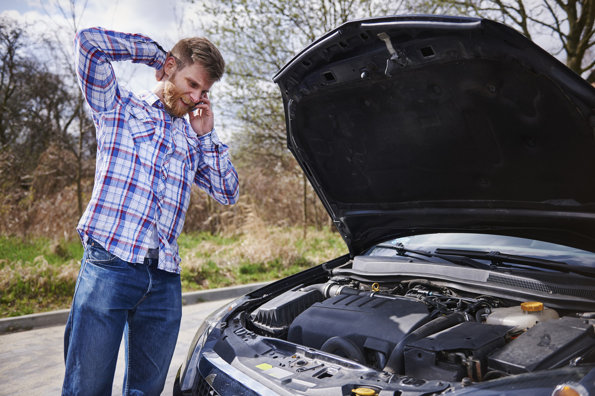 man-having-problem-with-his-car-1.jpg