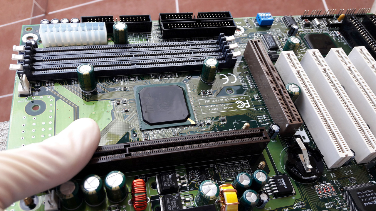 EPOX-EP-61LXA-M-P2-233-40