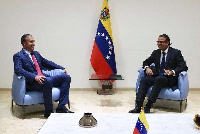 Ministro Tareck El Aissami y Presidente de Chevrob, Javier La Rosa