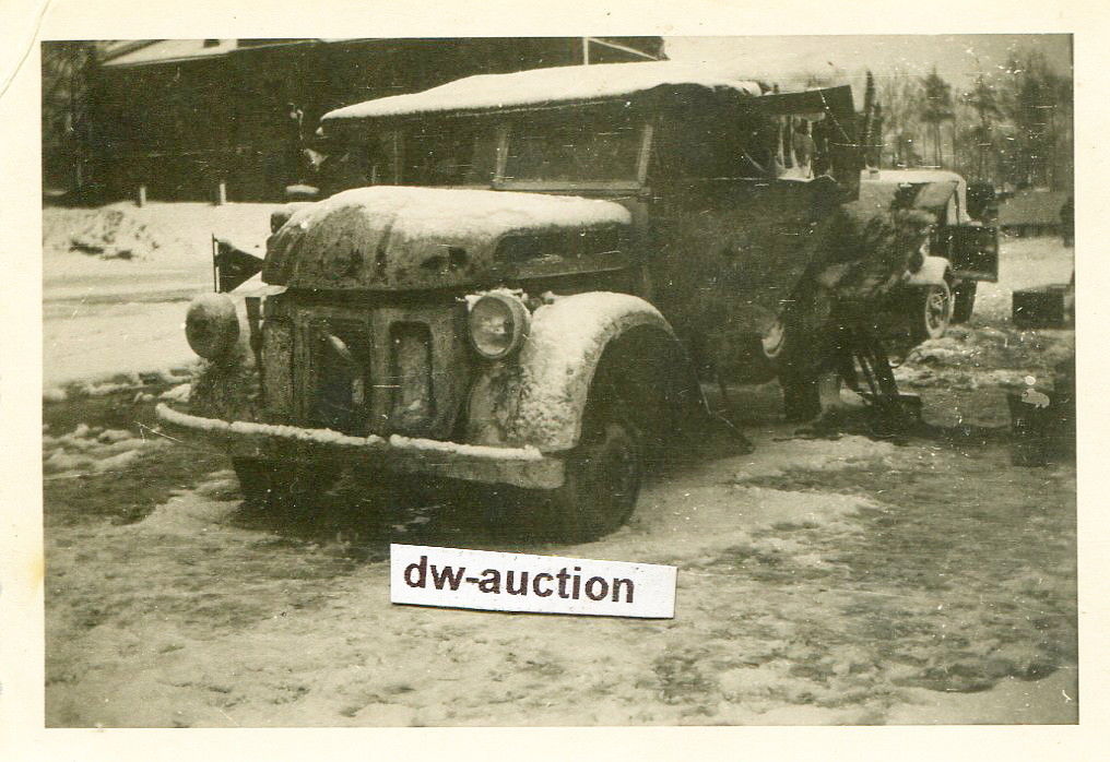 Fahrzeug Chefwagen mit Stander einer Sturmgeschü