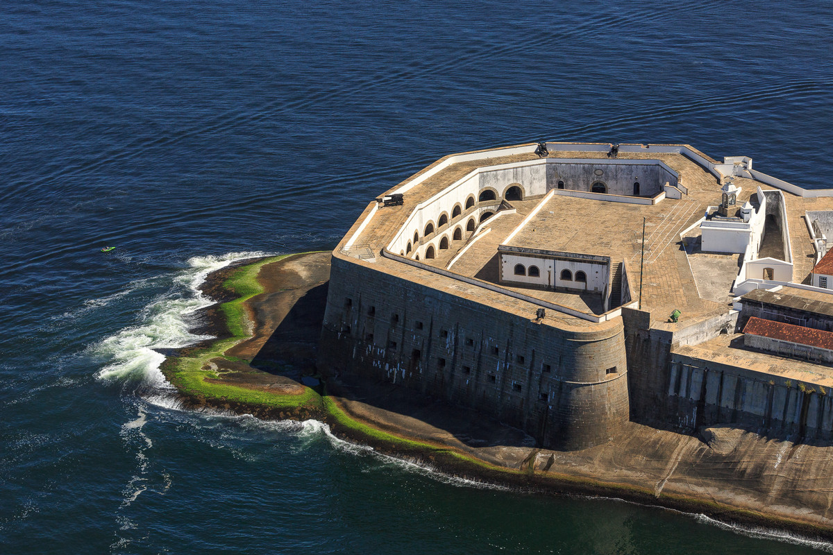 Fortaleza-de-Santa-Cruz-da-Barra-1-by-Diego-Baravelli Крепость Санта-Круш-да-Барра