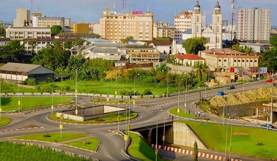 douala buildings autoroute 4.