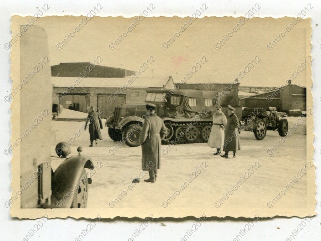 Foto, schwere Artillerie fährt auf in Charkow, R