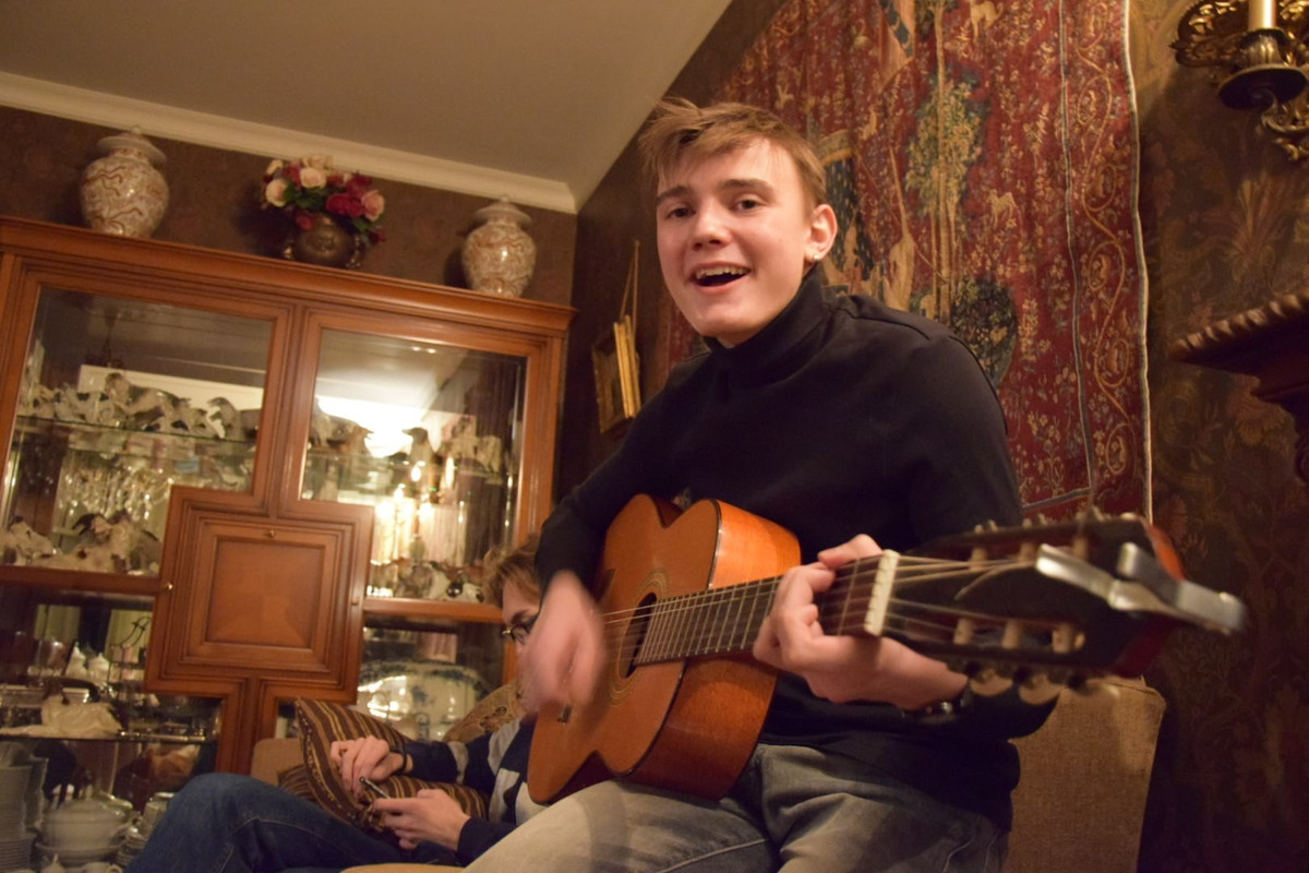 0A169D86-7B98-4EC9-A9C0-1EBB6F7D8025