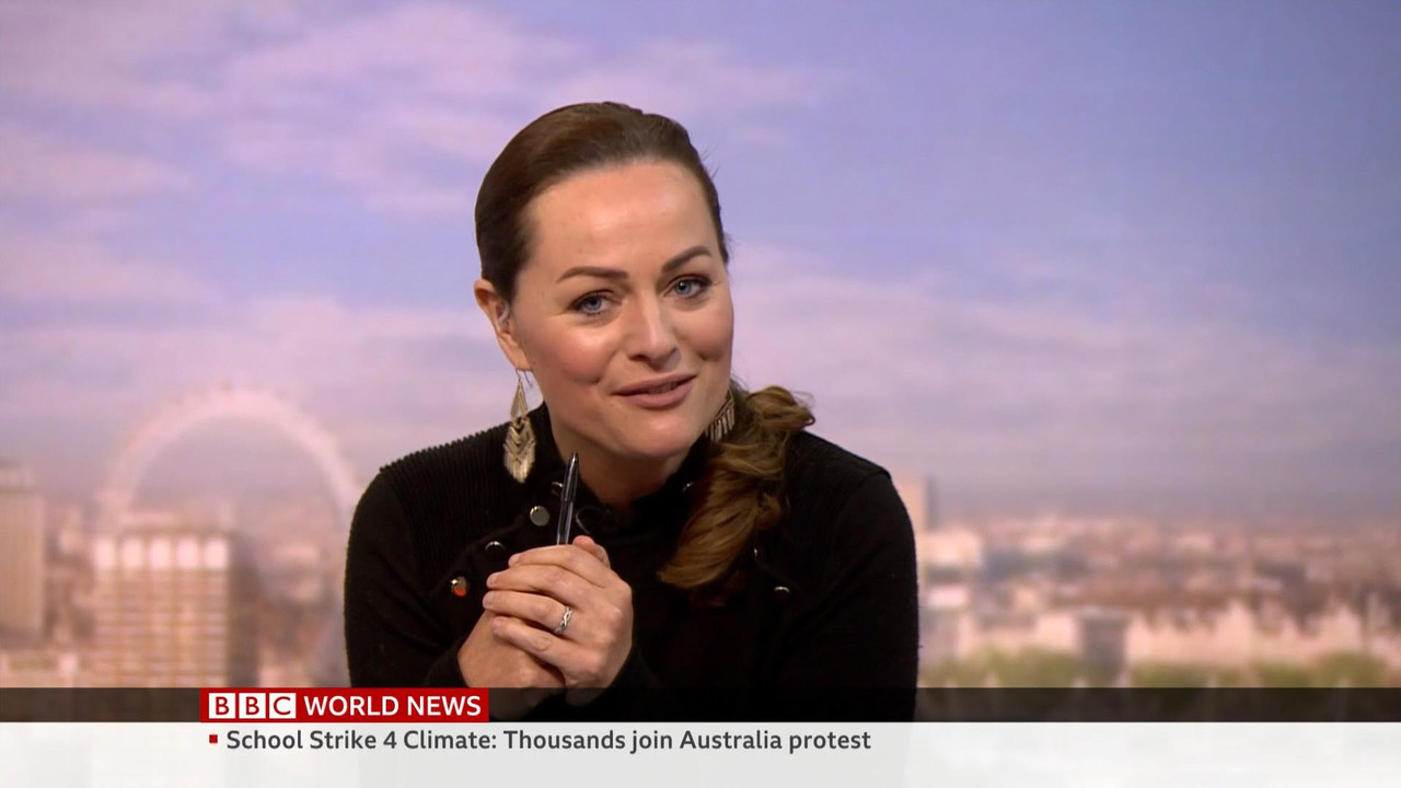 05.21 - 06.00.00 - BBC World News. A closer look at international new..._001.ts_snapshot_01.59.25_[2
