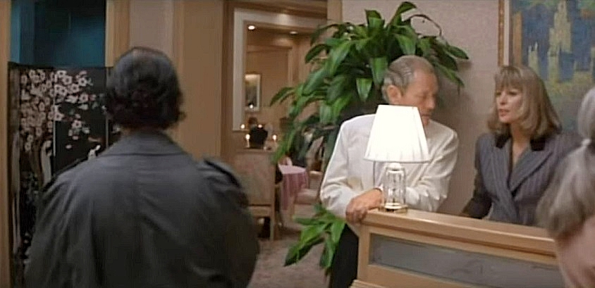 EXECUTIVE-DECISION-MARRIOTT-HOSTESS-2-A-FOTOR.jpg