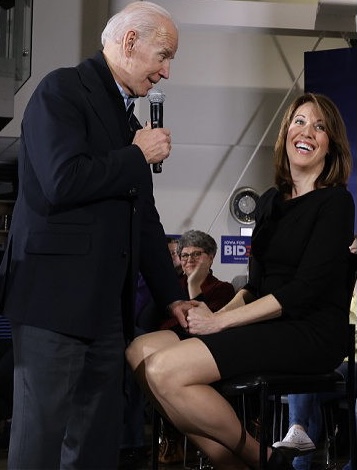 8-FA36132-6-FA0-49-DD-A7-AC-4-EFA740-BD3-DF