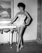 Joan-Collins-g25