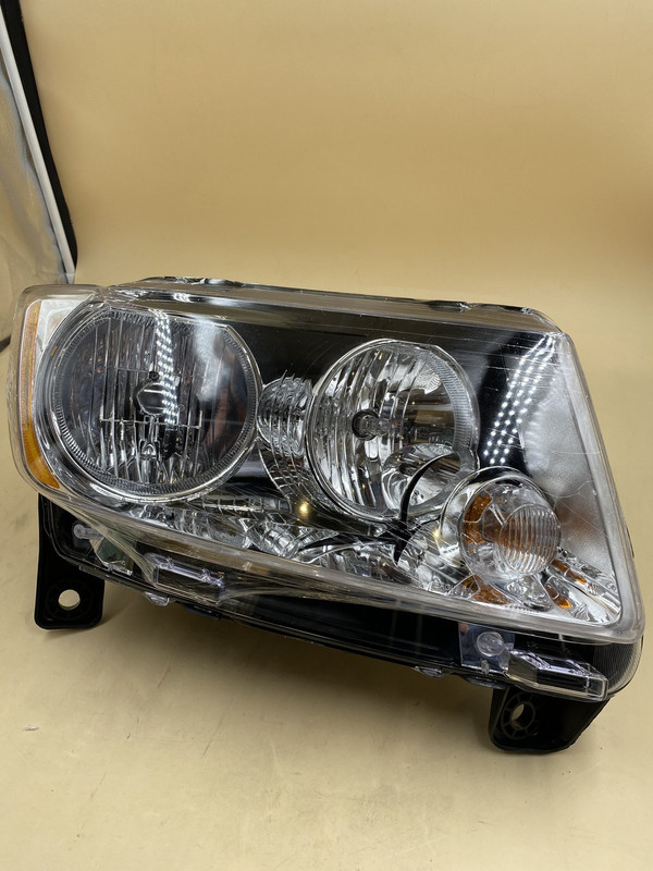 EAGLE EYES CS339-B001R HEADLIGHT FRONT RIGHT SIDE FOR 11-13 JEEP GRAND CHEROKEE
