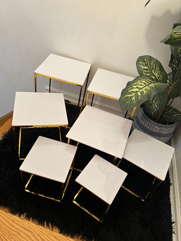 Square Metal Gold/White Acrylic Top Risers