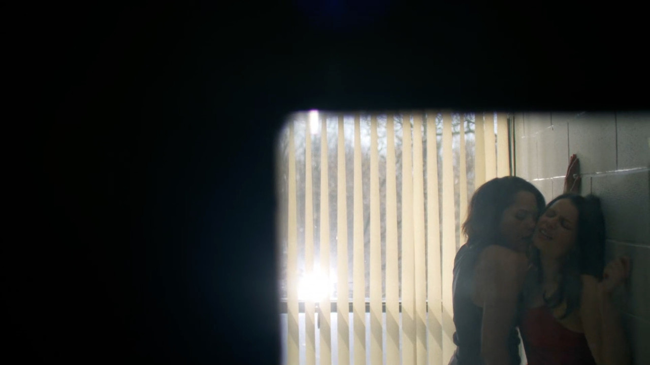 Monica.Raymund_Hightown.S01.00_00_30_18.Still003