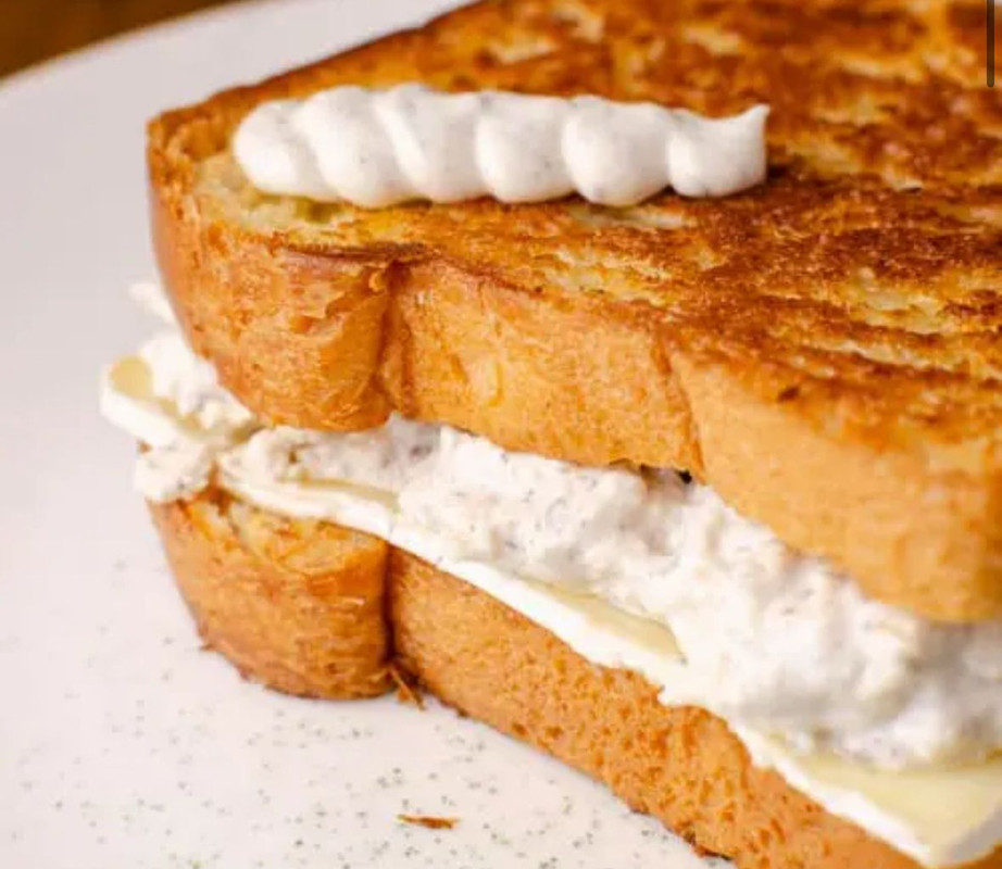 Sándwich De Pollo Trufado Y Brie