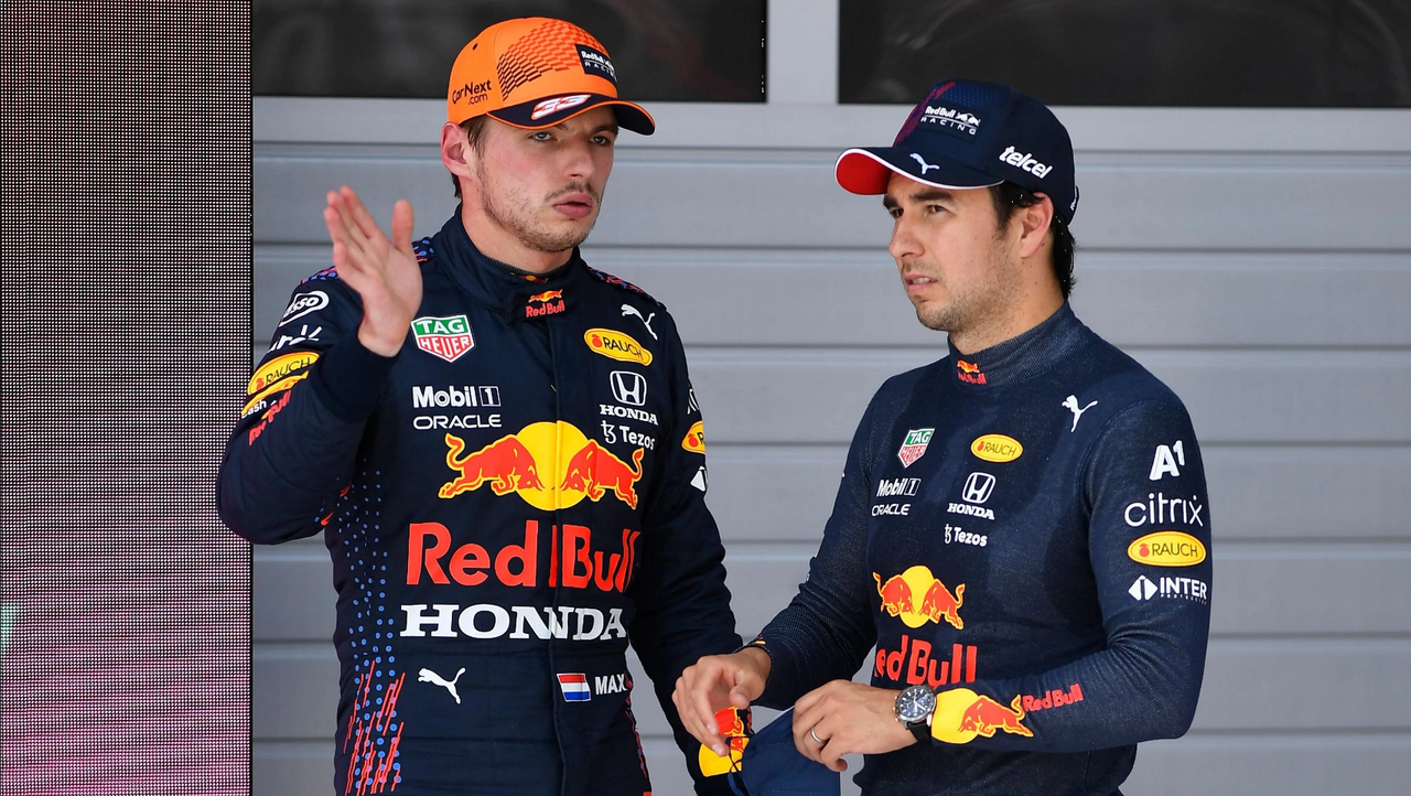 Checo Pérez responde a las críticas de Russell sobre Max Verstappen 