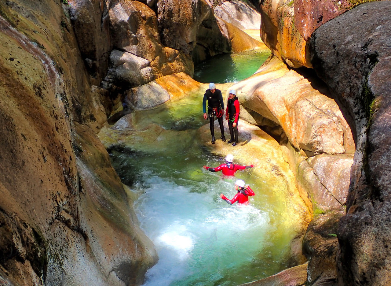 Sorties canyoning en petits groupes avec Ossau de l'eau
