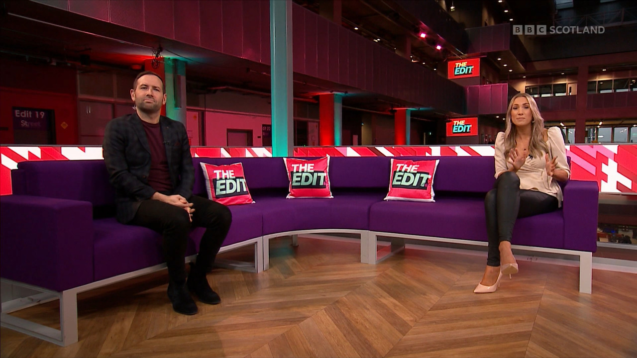 12.11 - 19.15.00 - The  Edit. Entertainment news and chat with Amy Ir....ts_snapshot_04.26.014