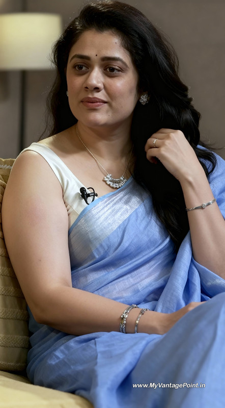 10-Girija-Oak-Godbole-Photos-in-Blue-Saree-and-White-Blouse-in-Lallantop-Interview-My-Vantage-Point