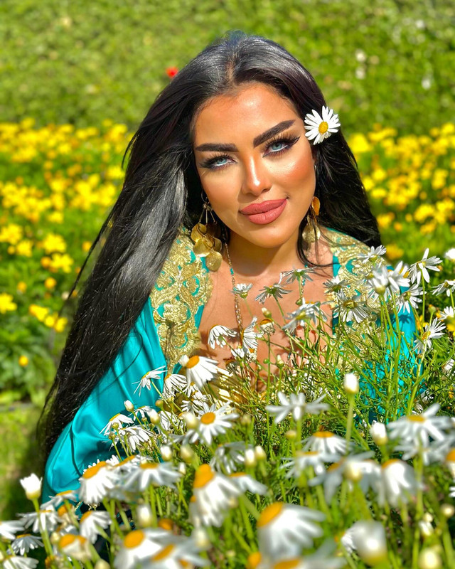 صور مثيرة جدا علياء كامل في جلسة تصوير طبيعية  Aliaakamelofficial-1719429199628