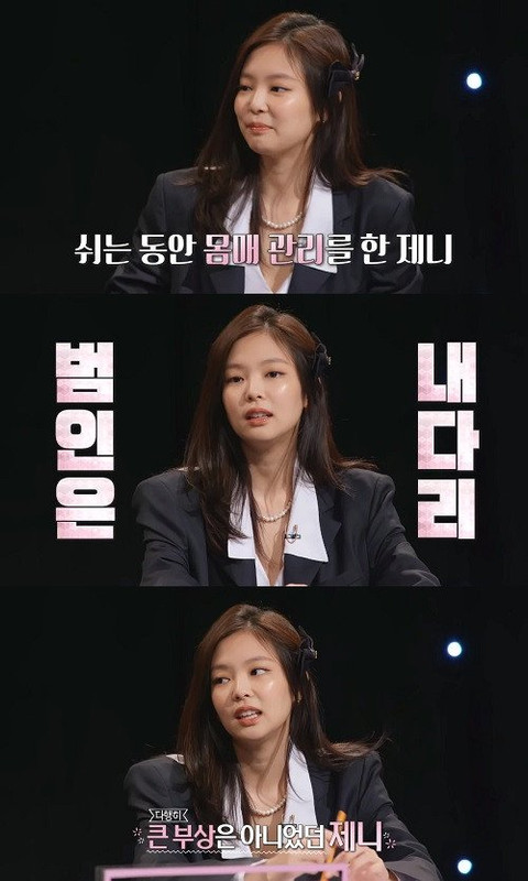 Jennie saat menjelaskan cedera kakinya