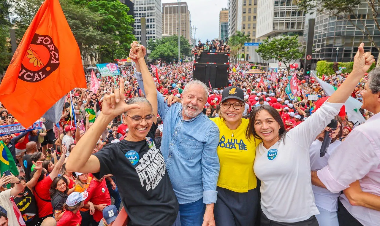 Lula da Silva se despega de Bolsonaro previo a las elecciones en Brasil