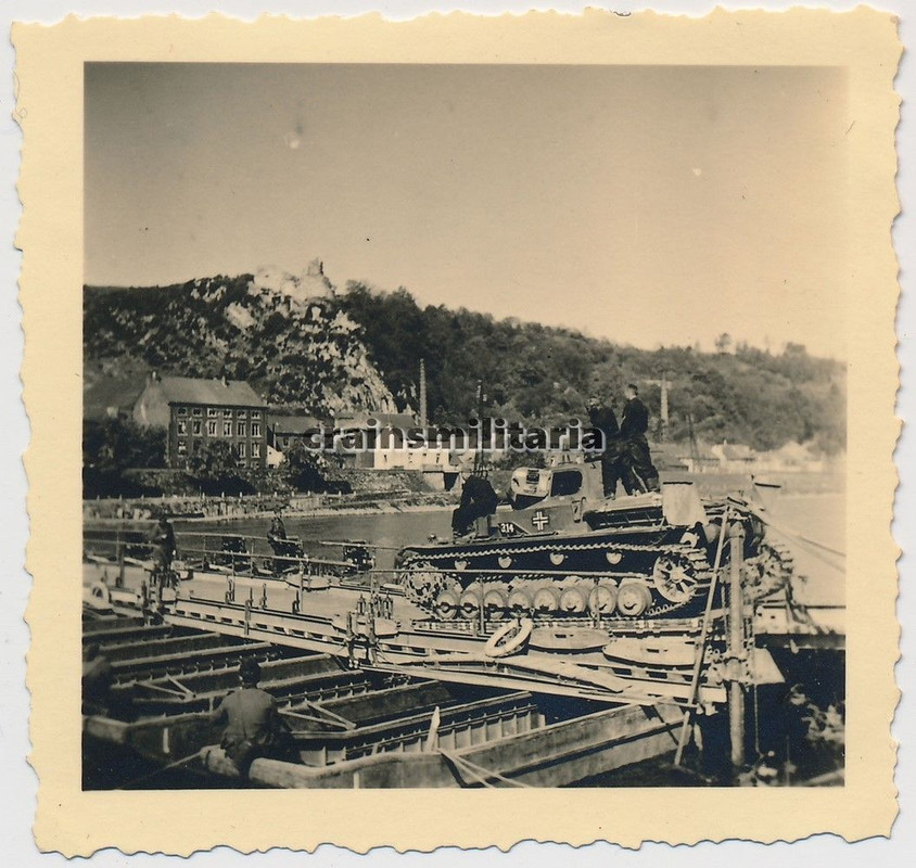 Orig. Foto Panzer IV Tank b. Meuse Überfahrt DIN