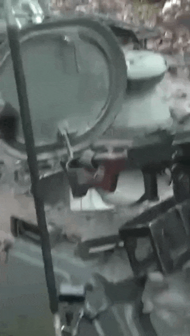 https://i.postimg.cc/63JdyDh0/video-2026-08-29-02-58-15-(1).gif