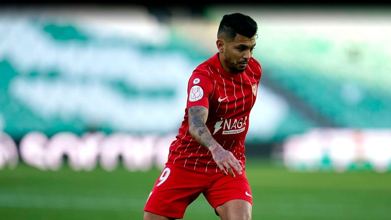 Tecatito Corona se lució con el Sevilla, el equipo derrotó a Betis