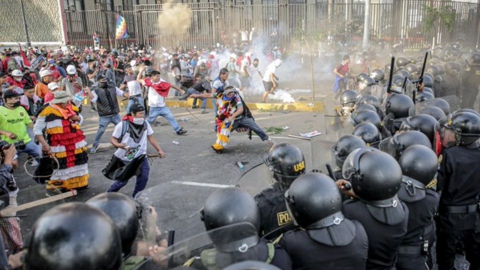 Perú en llamas: Protestas en Lima dejan daños materiales y 6 decesos; Gobierno promete cero impunidad