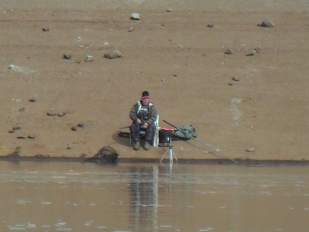 Коля на другом берегу