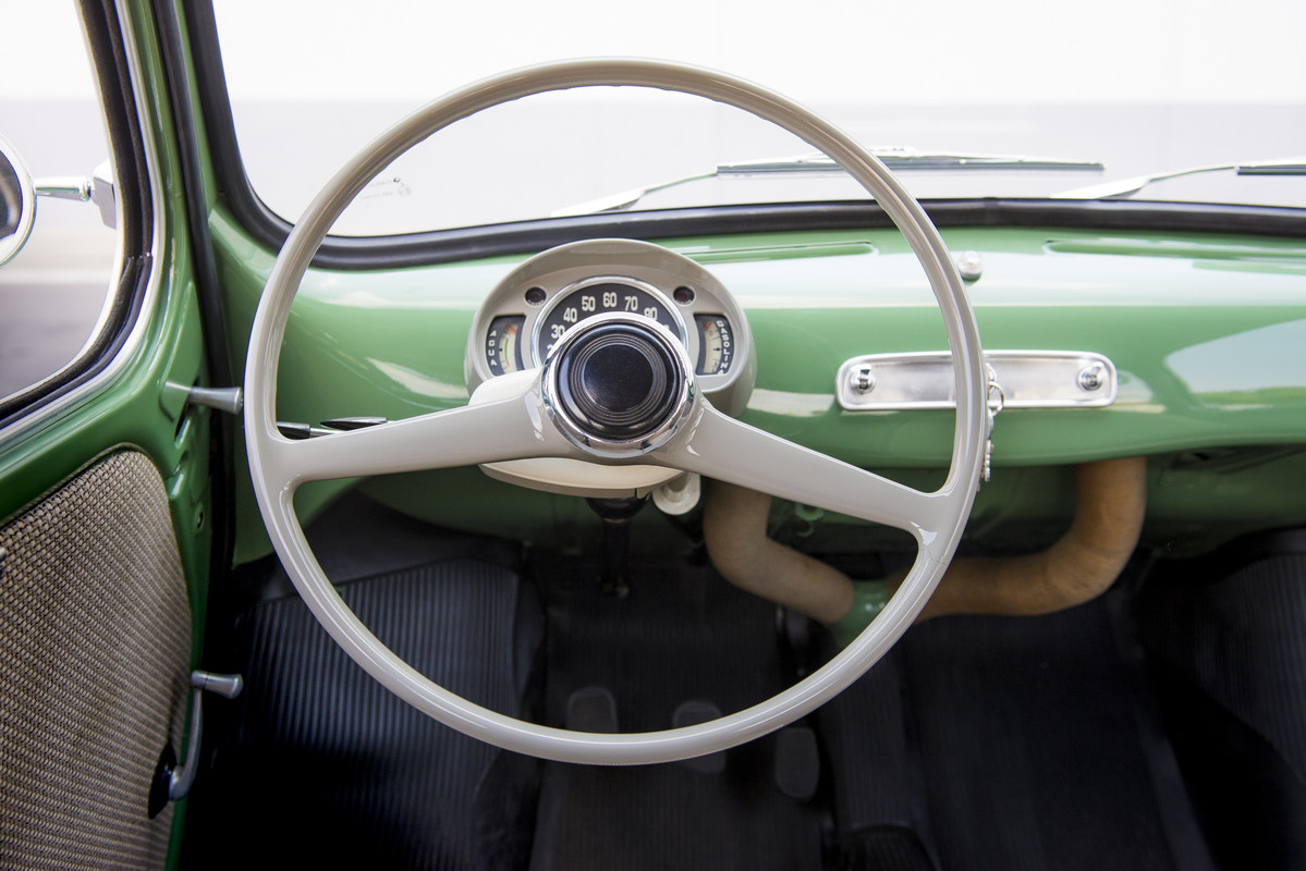 1960-SEAT-600-steering-wheel_HQ