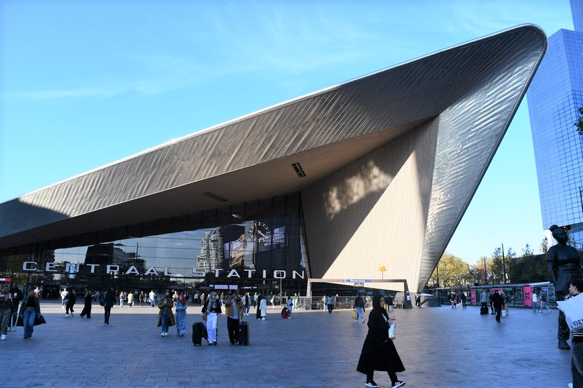 https://i.postimg.cc/63ML7Trq/Centraal-Station.jpg