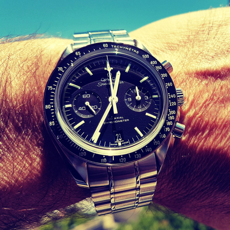 Omega Speedmaster Moonwatch Co-Axial Chronograph 44.25 mm Cal. 9300 (ByW) (2)