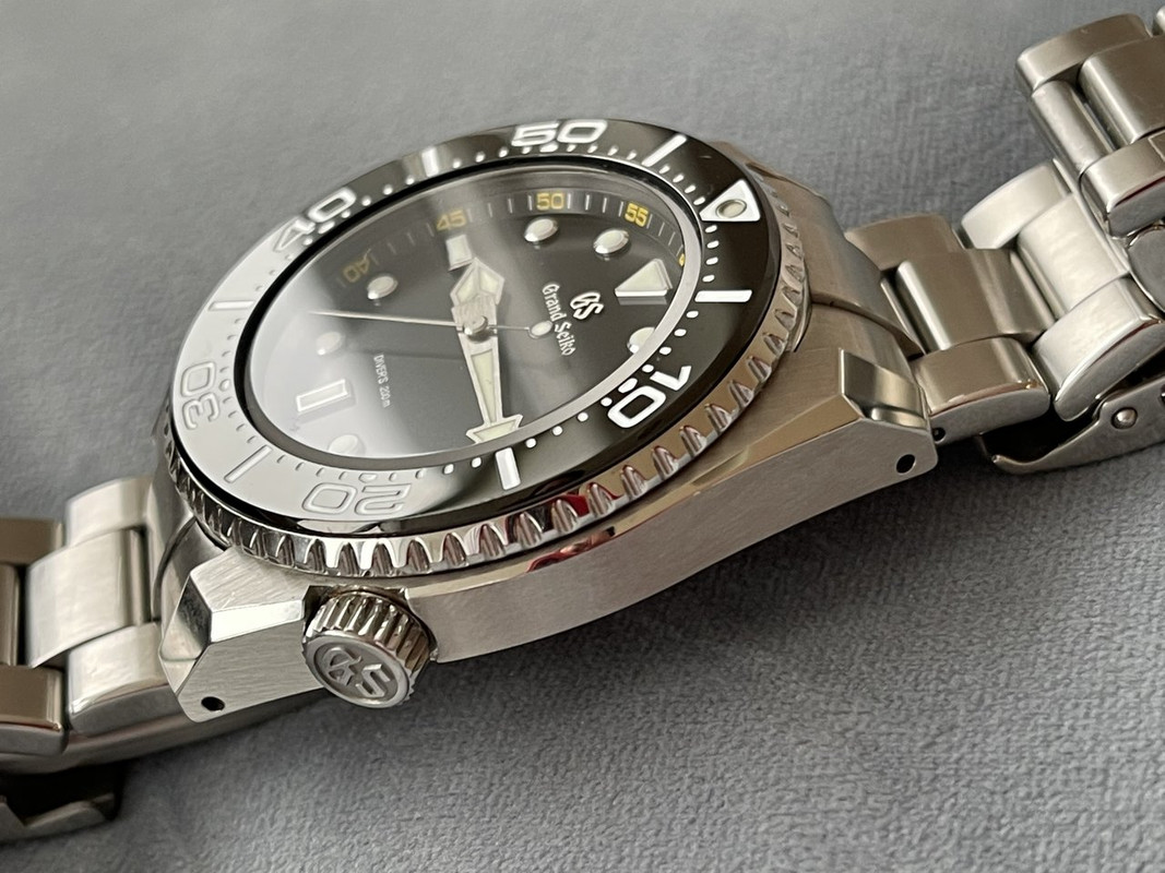 Grand Seiko SBGX335 quartz diver - review | The Watch Site