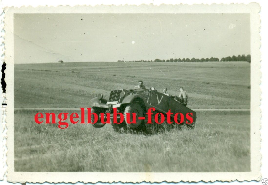 FOTO - Ketten-Fahrzeug  SdKfz mit V - Übung