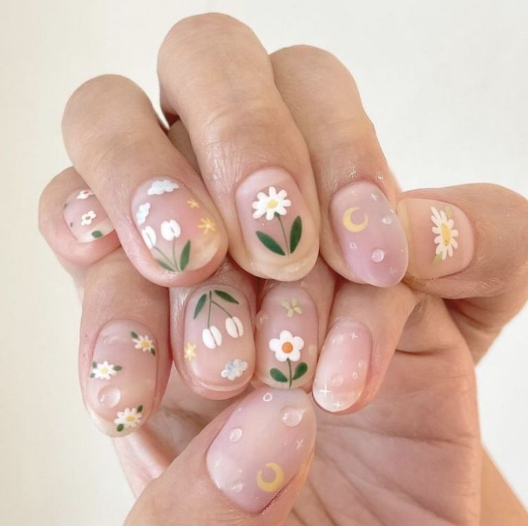 Diseños de uñas de acrílico con flores para lucir esta Primavera