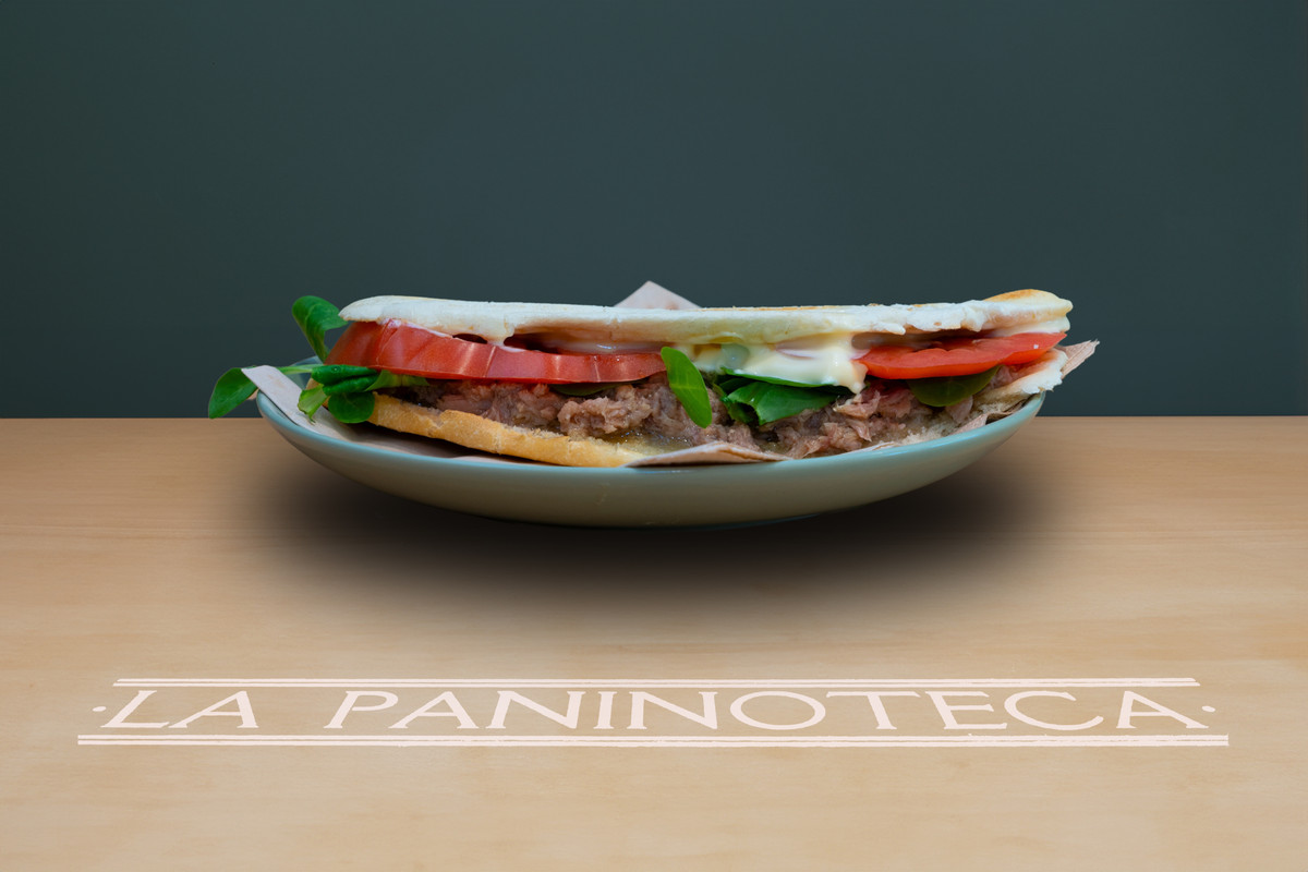 36  Tonno sott'olio, mozzarella, insalata, pomodoro e maionese