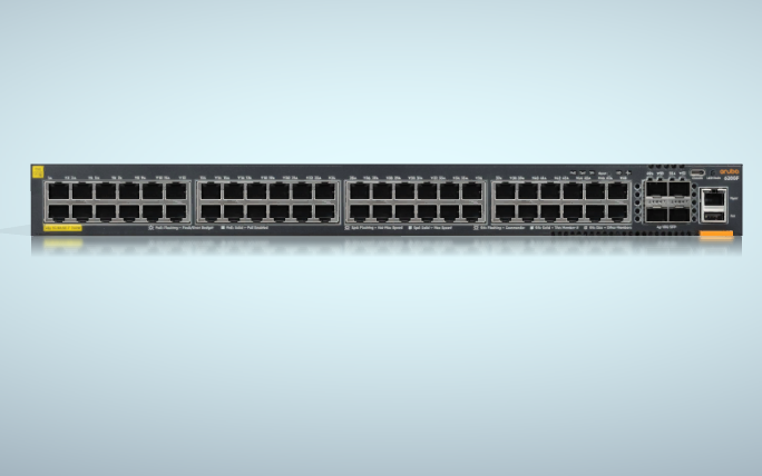 Detalhe das portas PoE+ do Switch Aruba CX 6200F JL728A, com indicadores de status de energia e conectividade.