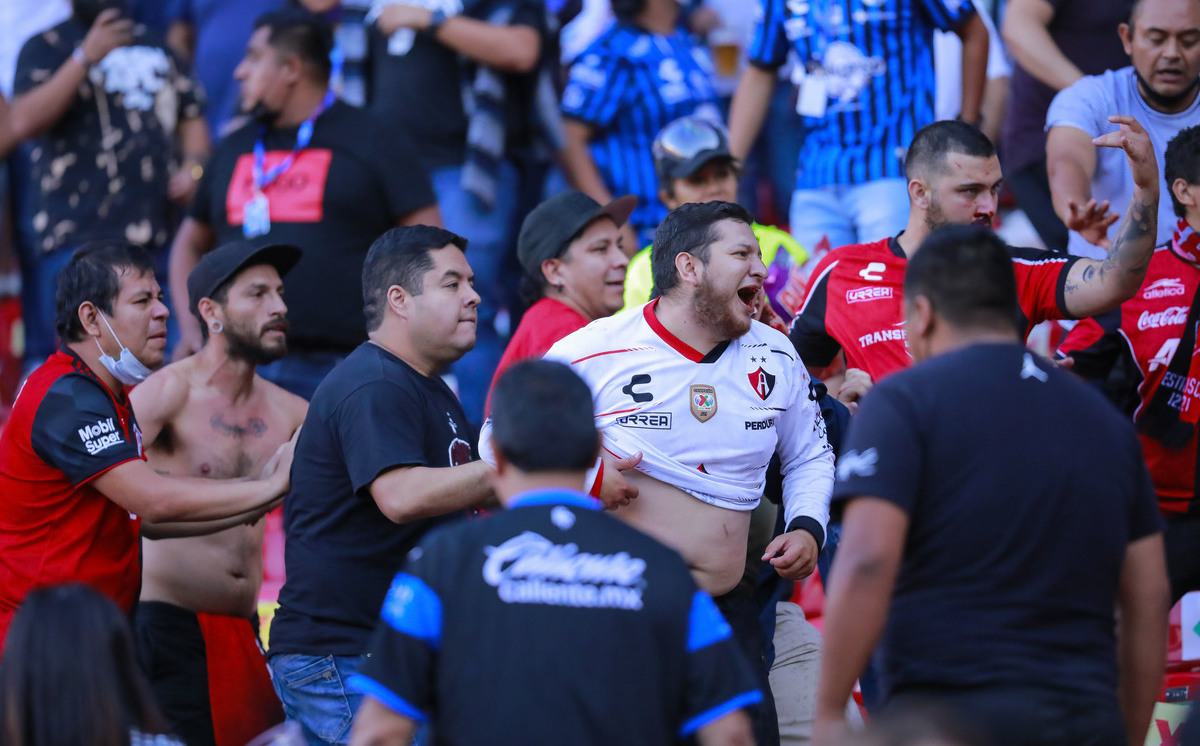 Arzobispo de Puebla lamenta violencia en estadio de Querétaro