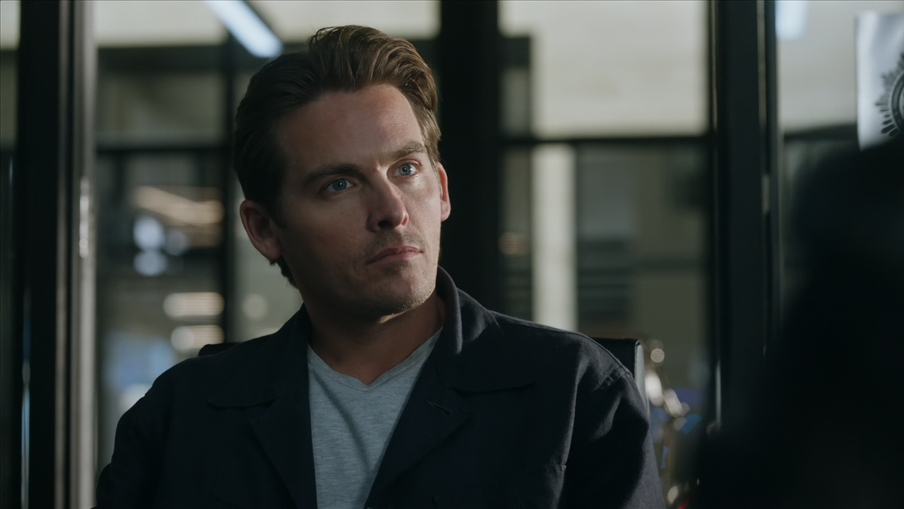The.Rookie.Feds.S01E03.Star.Crossed.1080p.10bit.AMZN.WEB-DL.DDP5.1.HEVC-Vyndros.mkv_snapshot_32.25_[