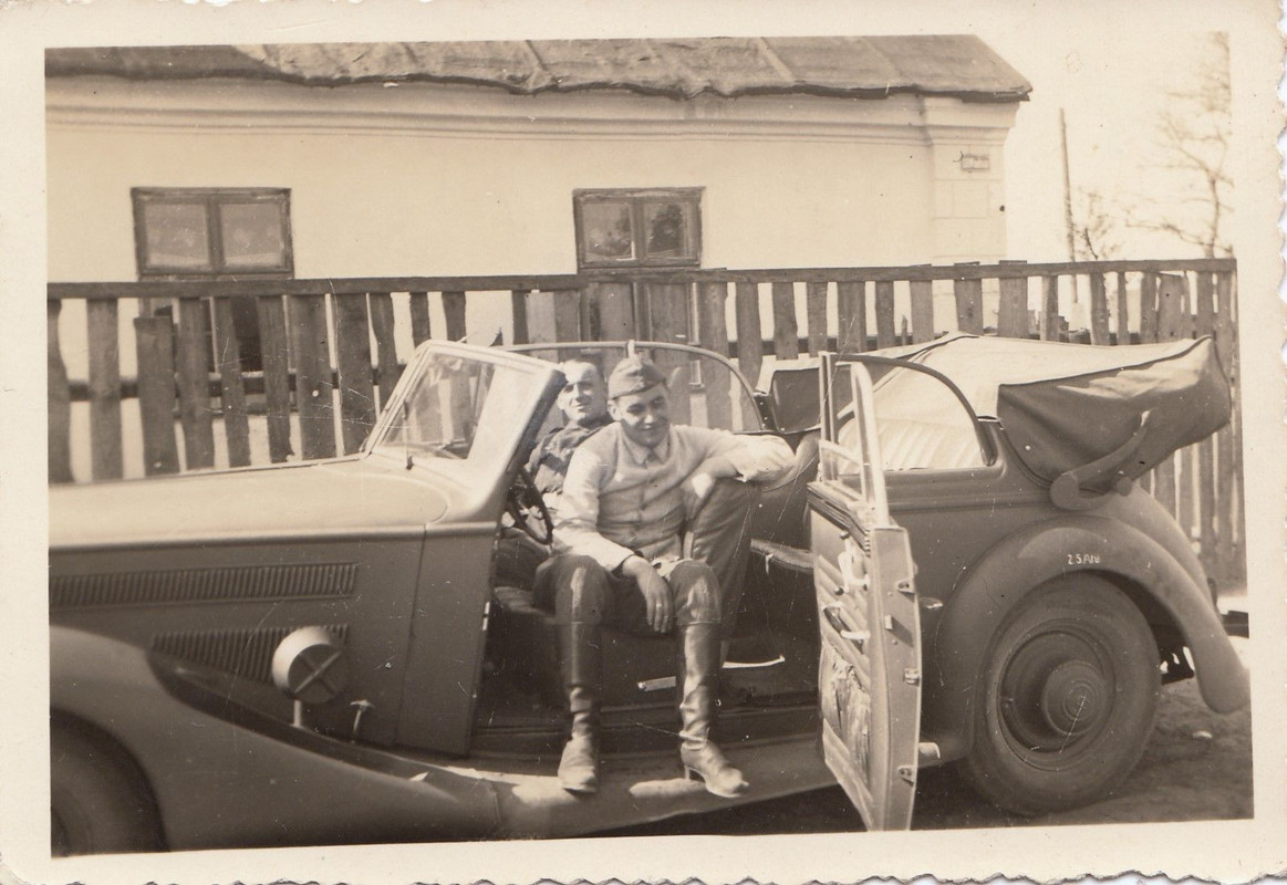 Wehrmacht Soldaten mit PKW Kübelwagen Cabrio Cou