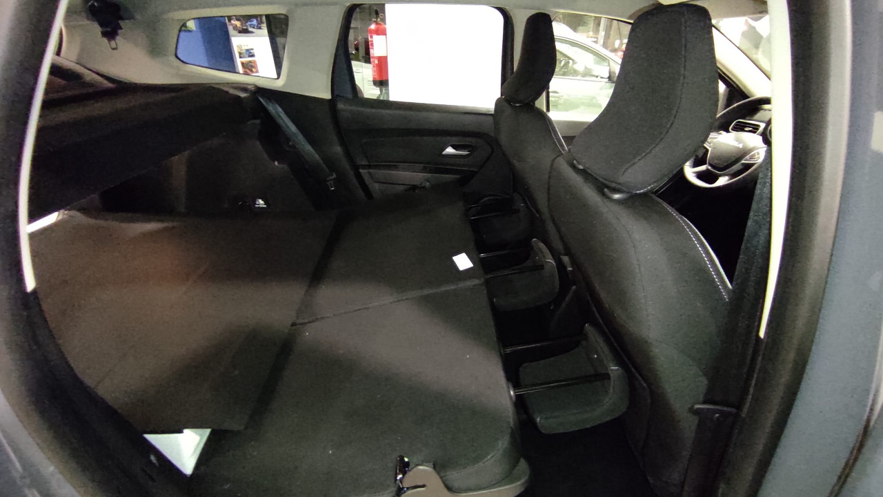 Interior (6)