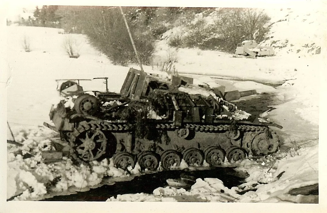US Soldier View of KO'd German Sturmgeschütz Panzer Tank in Winter!!!