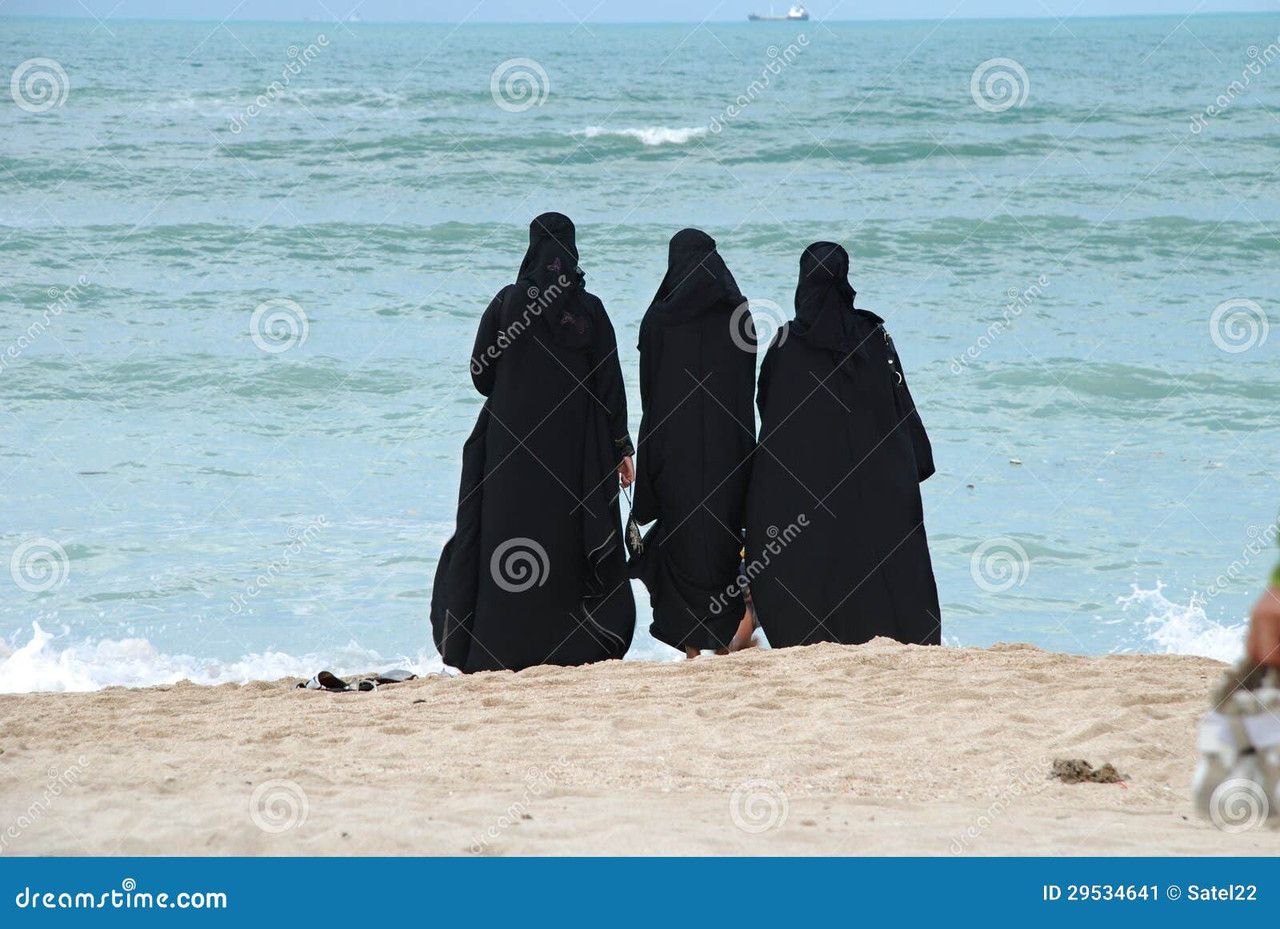 C:\Users\lenovo\Pictures\Saved Pictures\muslim woman\gruppo-di-donne-arabe-29534641.jpg