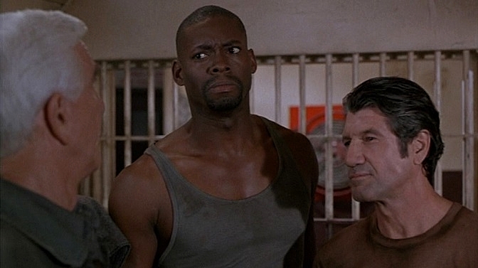 NAKED-GUN-PRISON-2-FOTOR.jpg