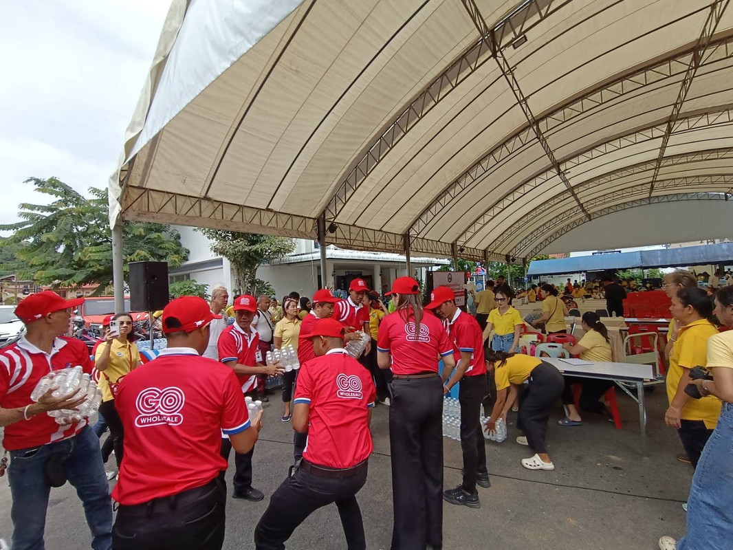 มอบน้ำดื่มให้กับผู้ประสบภัย จ.ภูเก็ต 2