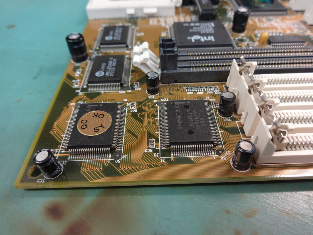 MB AT S7 SY-5VD Pentium 133 32MB FAN  018