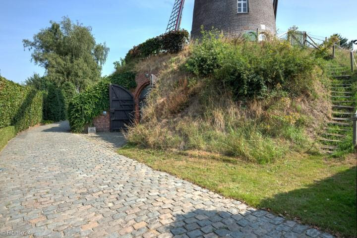 18c10b7ef3544839a82595de77eaab38